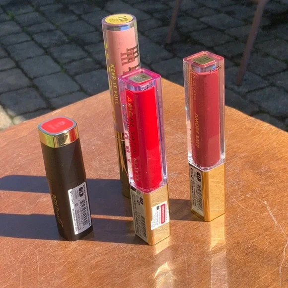 NWT MILANI LIP BUNDLE, ONE LIPSTICK, 2 LIP GLOSSES, & 1 LIP PLUMPER - Picture 5 of 5